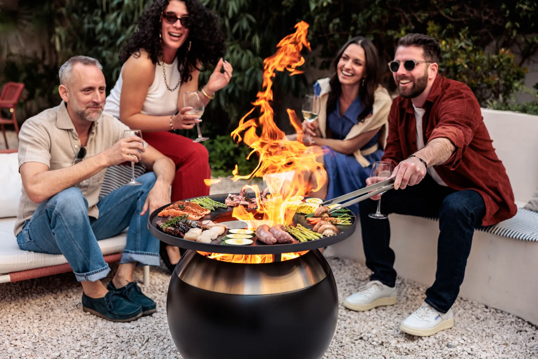 Plancha-Grill und Feuerstelle für den Außenbereich
